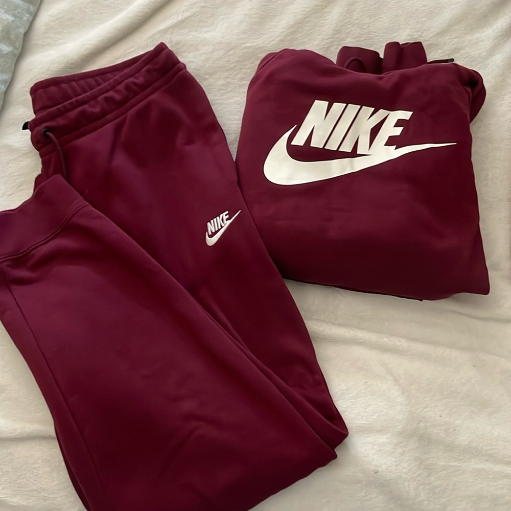 Womens Nike maroon jogger sweatsuit